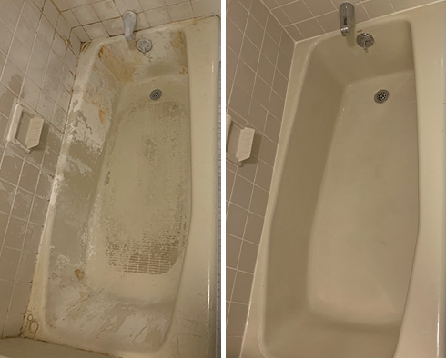 Bathroom Before and After a Grout Cleaning in Lynnwood, WA